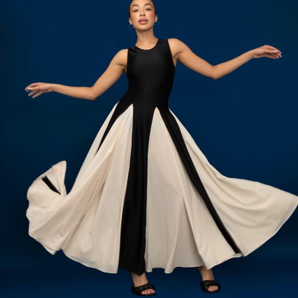 dress pattern maxi dress Highlands Wrap This sewing pattern is soft and romantic with a full skirt and dolman sleeve and can be made in knee 3 Great DIY Dress Patterns: