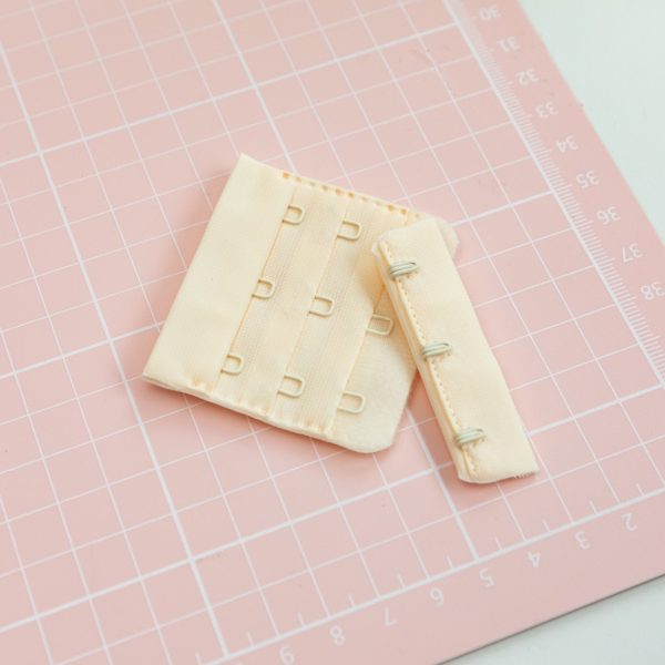 1 Pair 3x3 Beige Hook + Eye