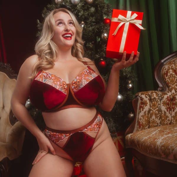 Madalynne-Holiday-Web-Square-19