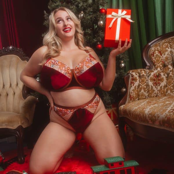 Madalynne-Holiday-Web-Square-20