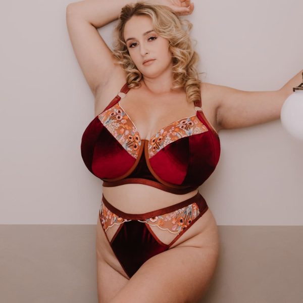 amelia-madalynne-web-res-square-35