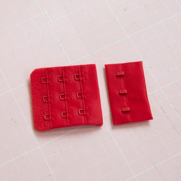 1 Pair 3x3 Rouge Red Hook + Eye