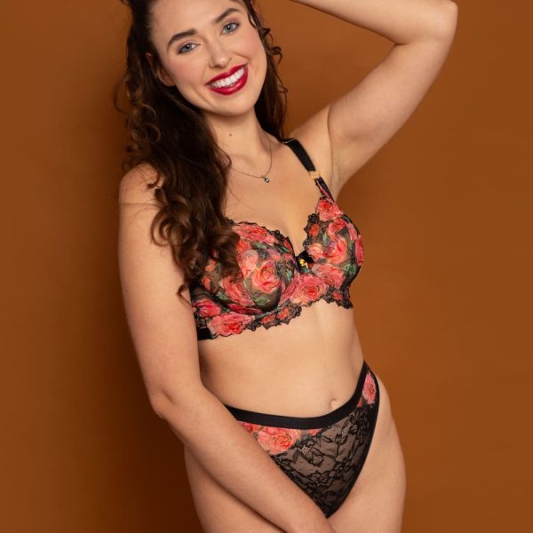 madalynne-holiday-skylar-masha-web-square-23