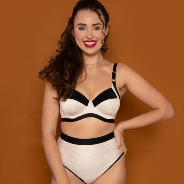 madalynne-holiday-skylar-masha-web-square-30