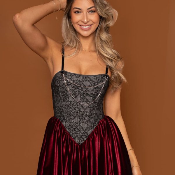 madalynne-holiday-skylar-masha-web-square-05