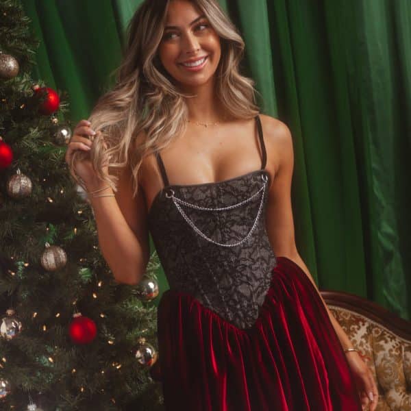 madalynne-holiday-skylar-masha-web-square-44